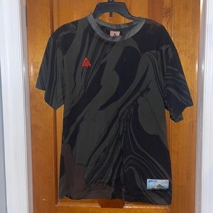 Nike ACG Mt. Fuji Men’s Tee size M. Never worn tag fell off.